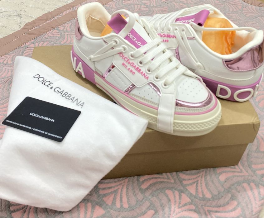 Кроссовки женские