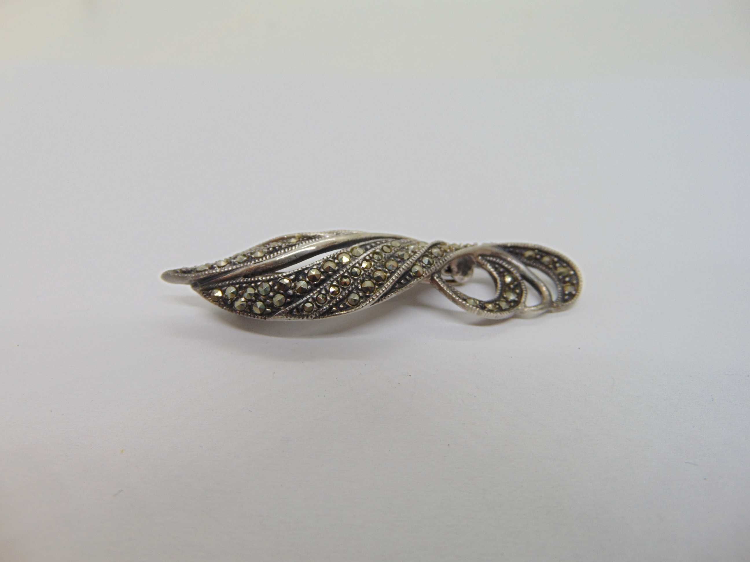 Brosa din argint cu marcasite