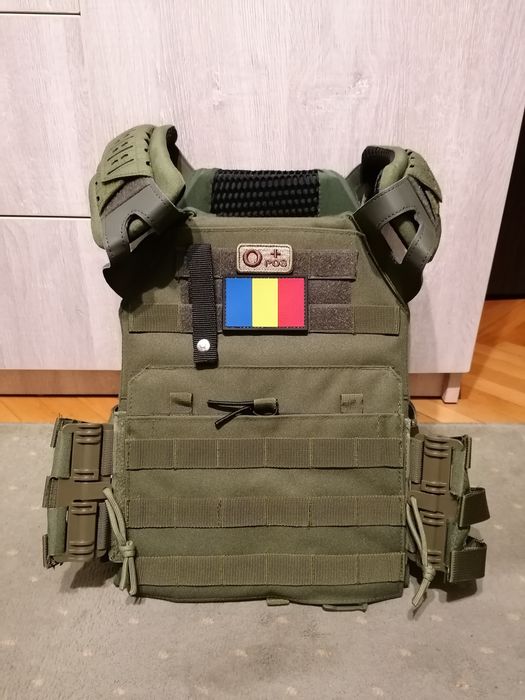 Vând vesta tactică airsoft