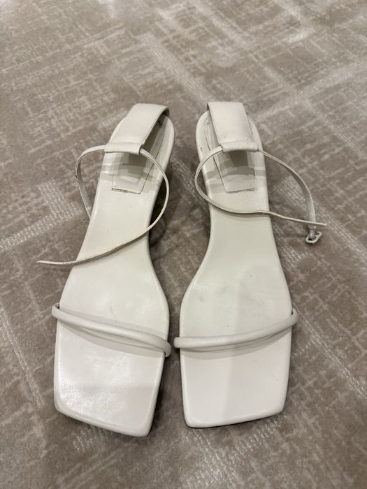 Босоножки женские