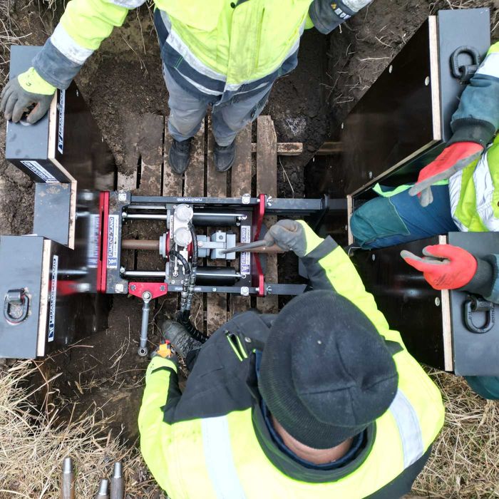 Utilaj de foraj orizontal dirijat nou tragere 32 tone , max foraj 70 m