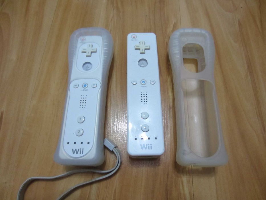 2 Controllere/Joystick-uri Nintendo Wii + husa silicon  - ieftine