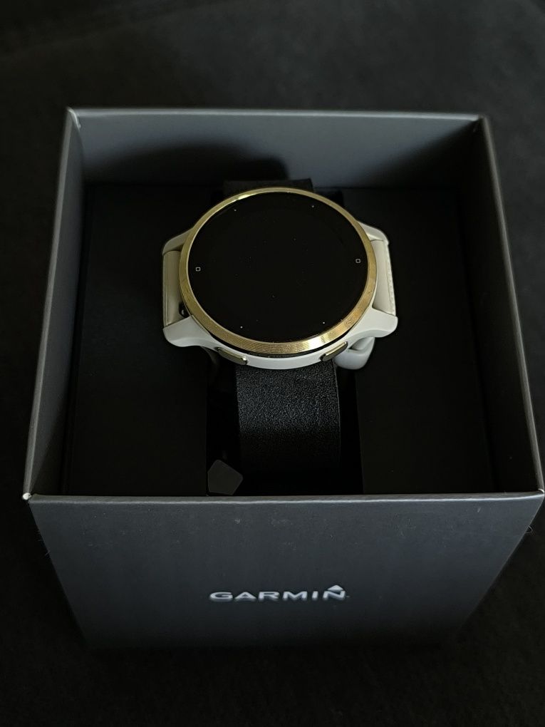 Смарт часовник Garmin Venu 2S