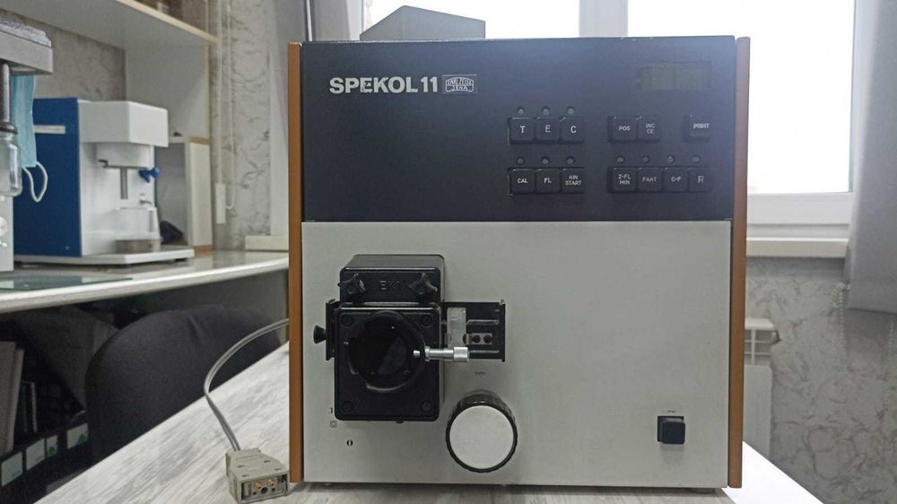 Продам Спектрофотометр однолучевой Spekol - 11 (Германия)