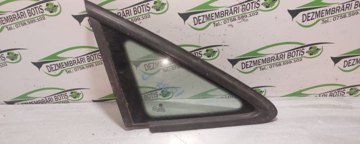 Geam fix caroserie  fata dreapta Volkswagen VW Touran prima generatie