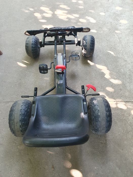 Kart  cu pedale pentru copii
