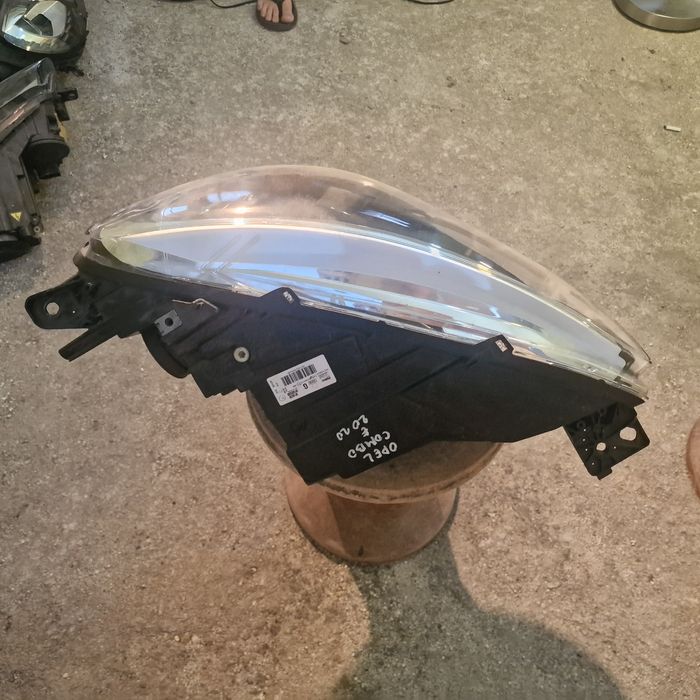 Opel Combo E 2020 ляв фар