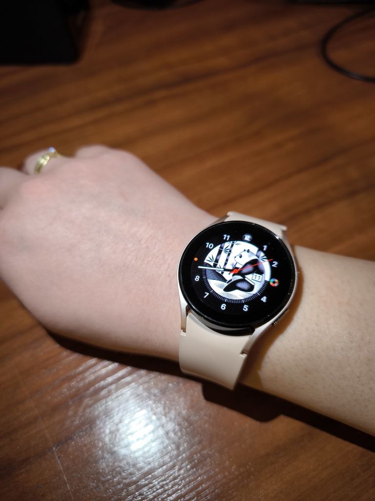 Часы Samsung Watch 4