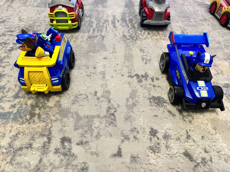 Vand vehicule Paw Patrol Patrula catelusilor , 6 modele .