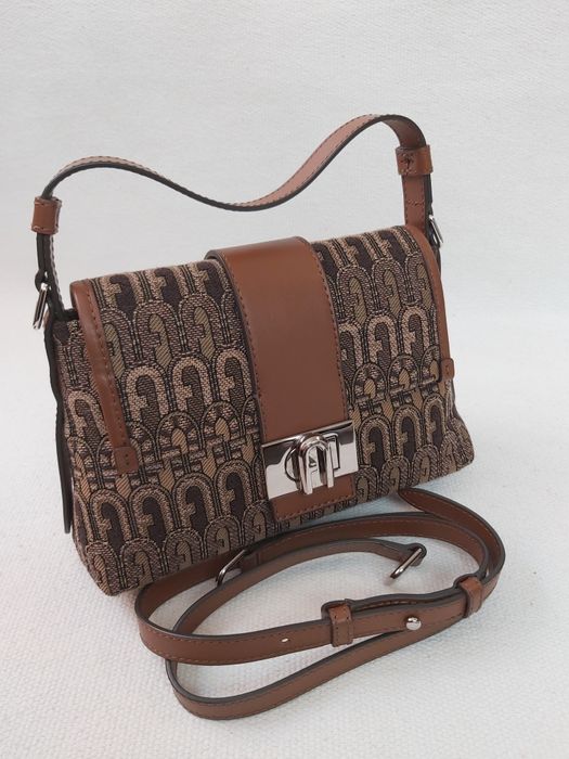 Празнично намаление Furla чанта текстил и кожа