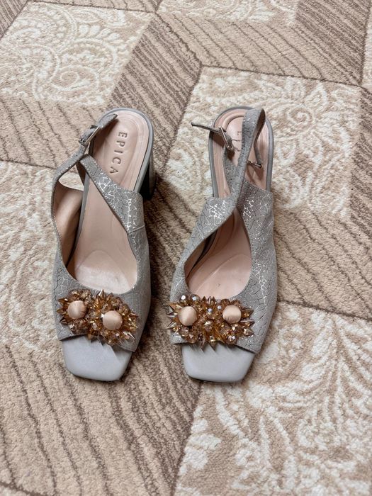 Vand sandale tip pantofi