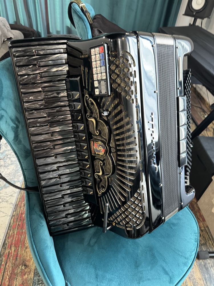 Acordeon Serenelli cu sistem Midi
