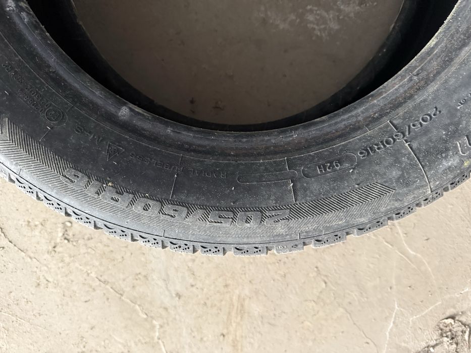 Vand 4 cauciucuri de iarna 205/60/16