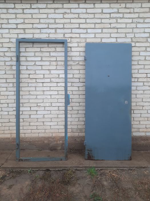 Металических двери  размер 200х80.    205х96