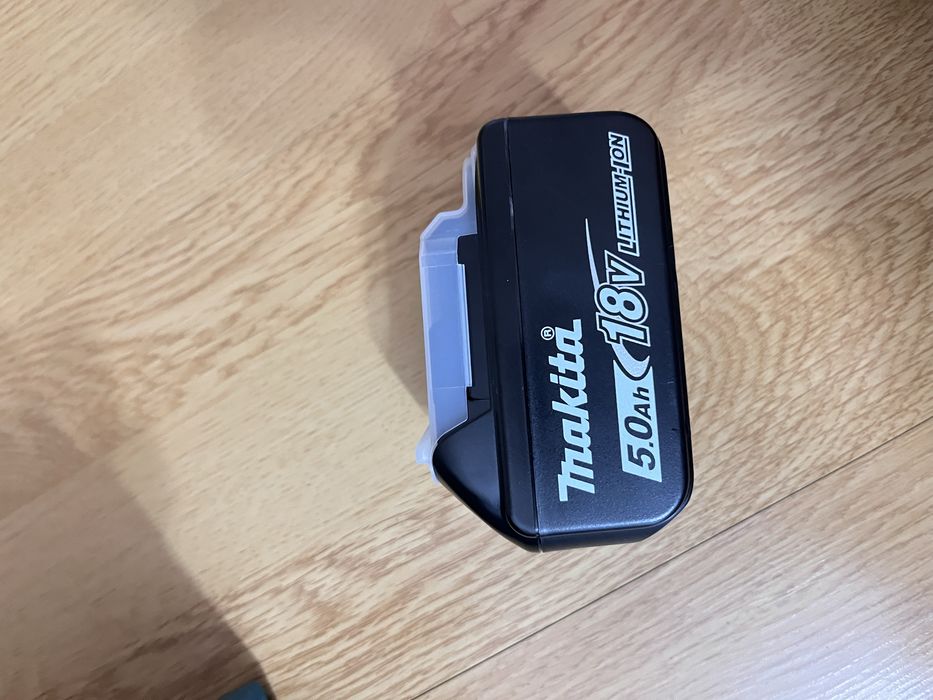 Fierastrau circular pe acumulator Makita