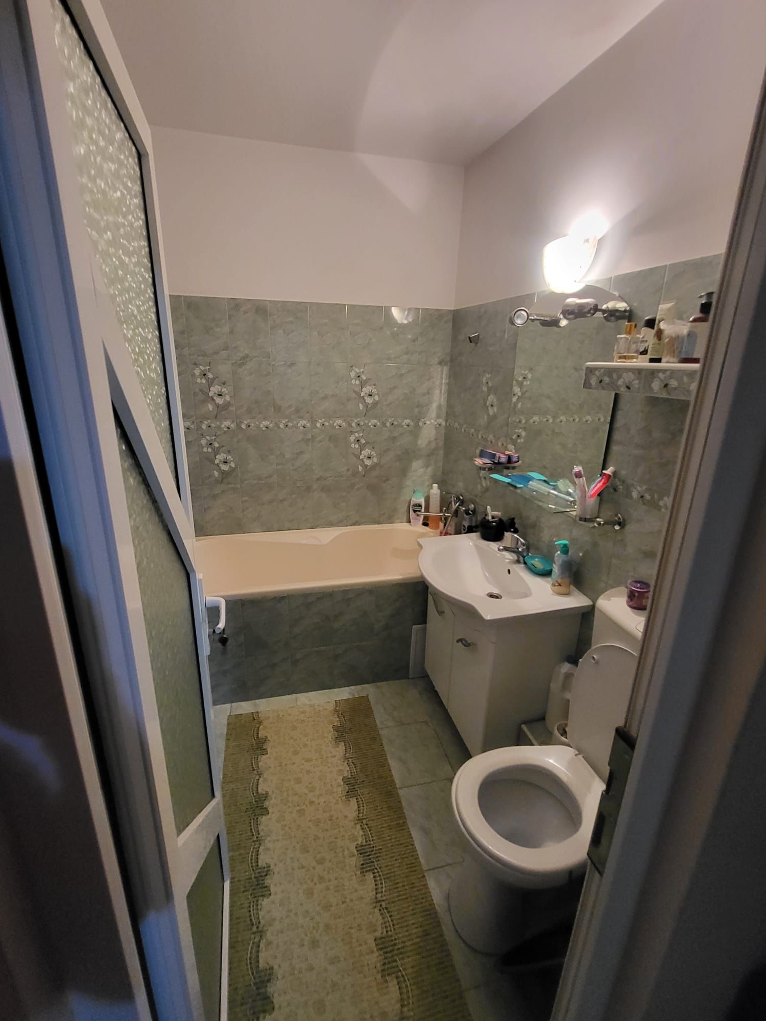 De vânzare apartament 3 camere decomandat