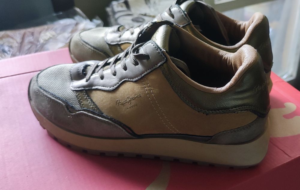 Дамски спортни обувки велур