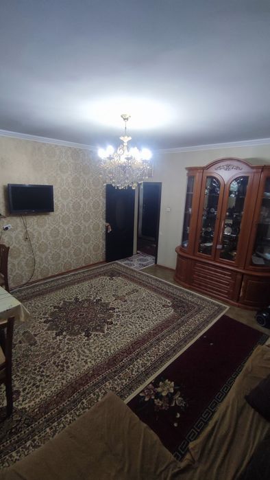 Uy sotiladi. Kirib yashash holatida.