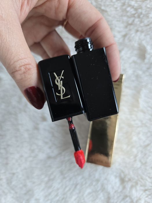 Гримове тестери Yves Saint Laurent (YSL) и Армани/ARMANI