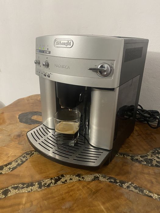 Expresor / espressor cafea delonghi magnifica