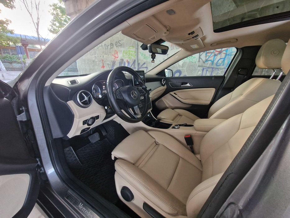 Mercedes-Benz GLA 200D 2017 Automat,Panoramic,Camera,Piele Crem