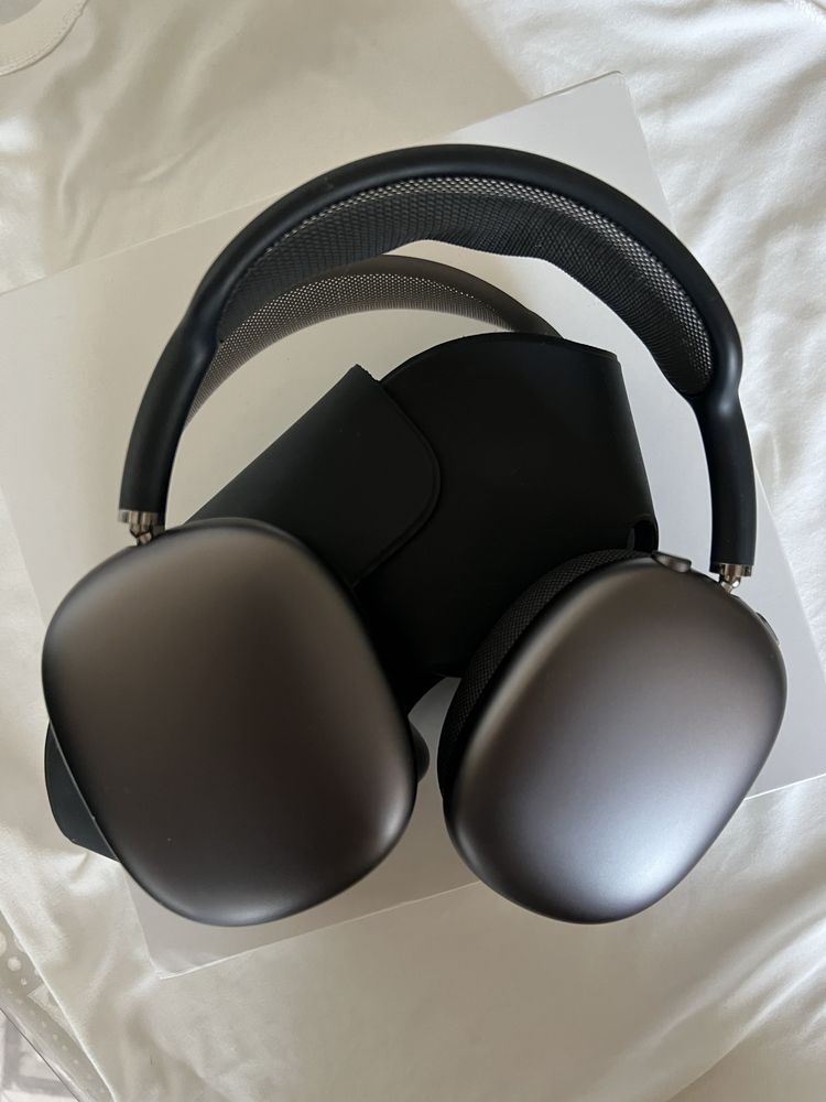AirPods Max space grey