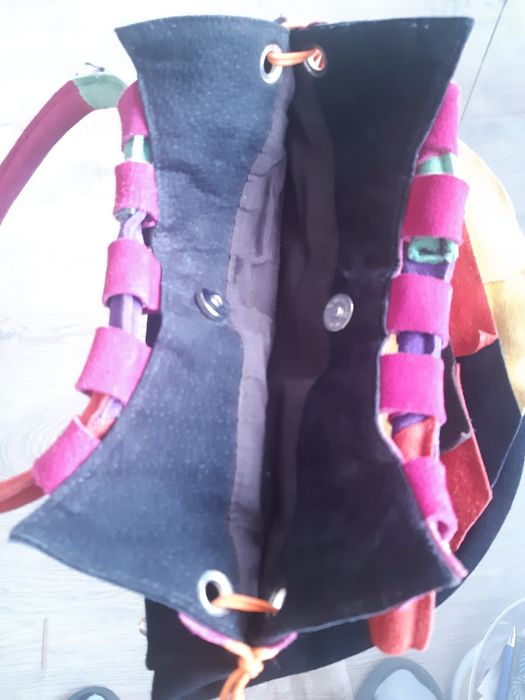 Дамска чанта от естествен велур MIU MIU