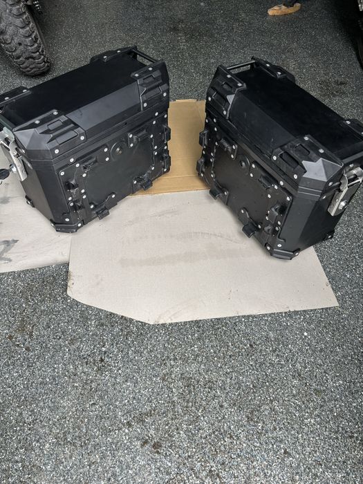 2бр странични куфари за мотор 2х28L със стойки за монтаж