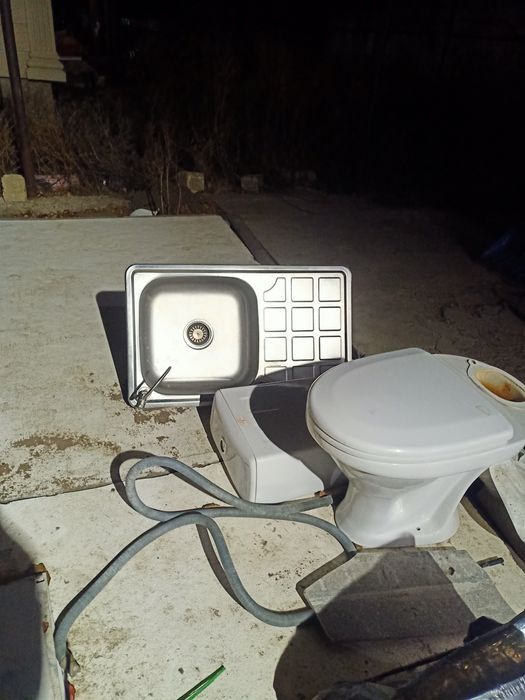 Продам раковину железную.