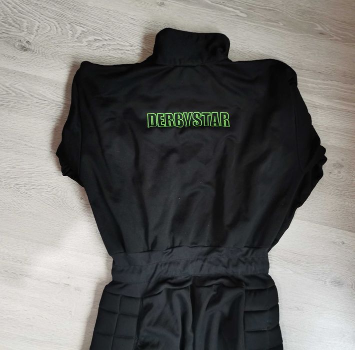 Футболен гащеризон размер л 10 лв