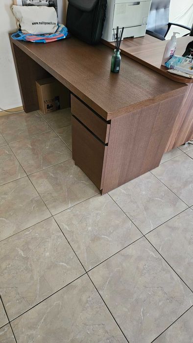 бюро IKEA MALM в тъмнокафяво