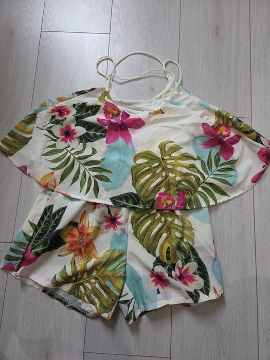 Летен гащеризон с флорални мотиви