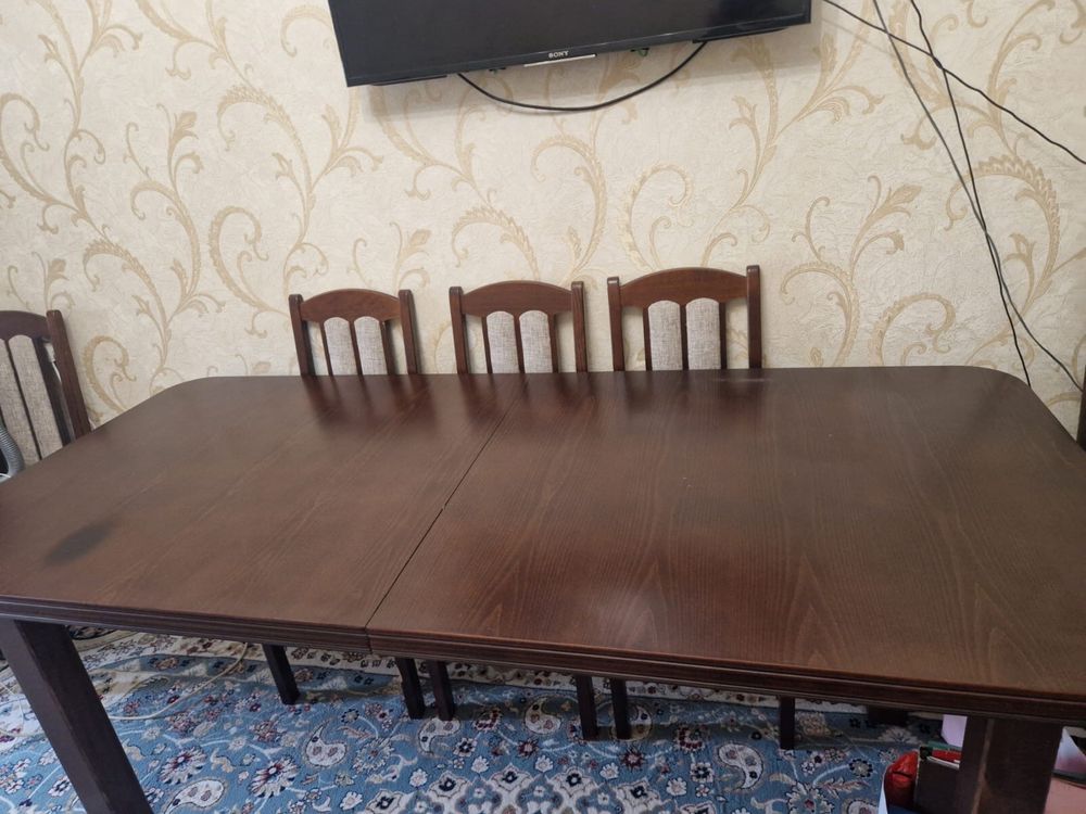 Продается стол деревянный