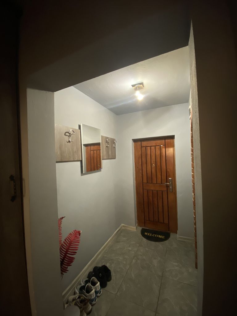 Дава се под наем Двустаен апартамент в Ямбол, Златен рог - 70 кв.м за 255 € - Снимка #3