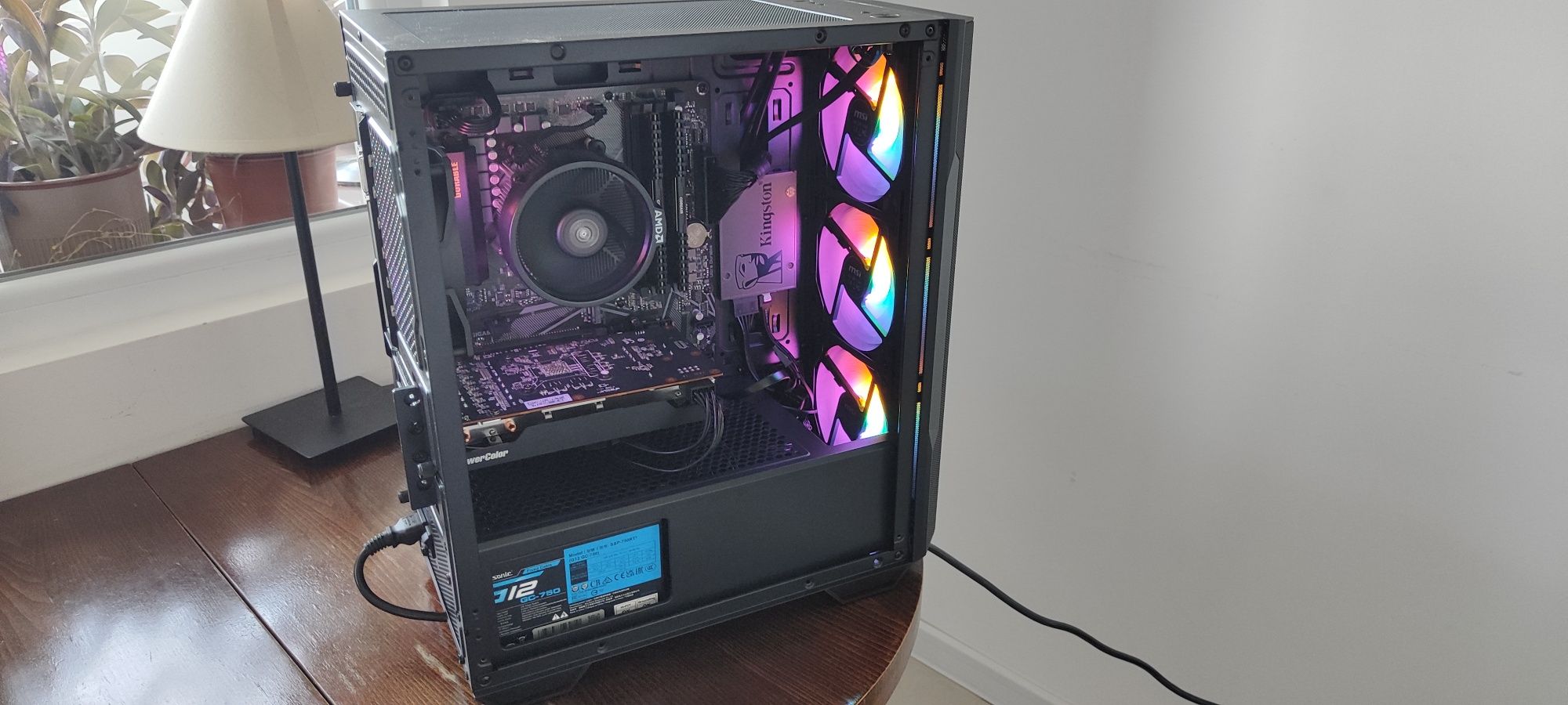 Компютър геймърски  ryzen5600x ,rx 6600 ,16 рам Corsair 750+gold захр.