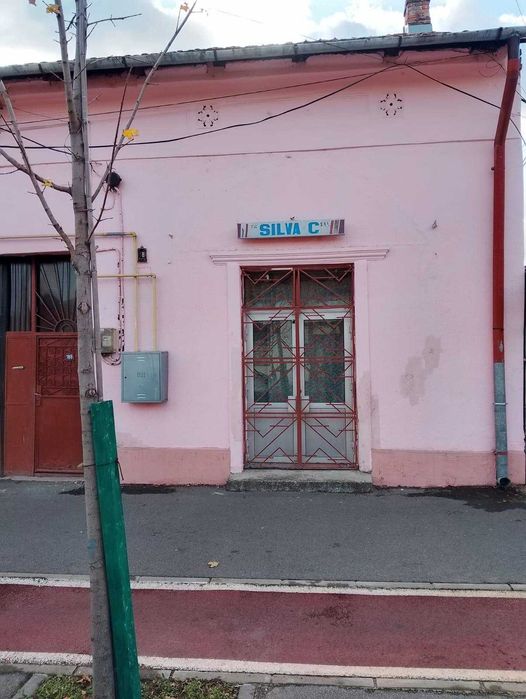 Proprietar am de vanzare casa cu toate utilitatile bransate