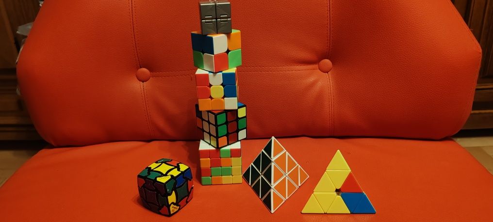 Vând cuburi Rubik+ brain dice+BONUS