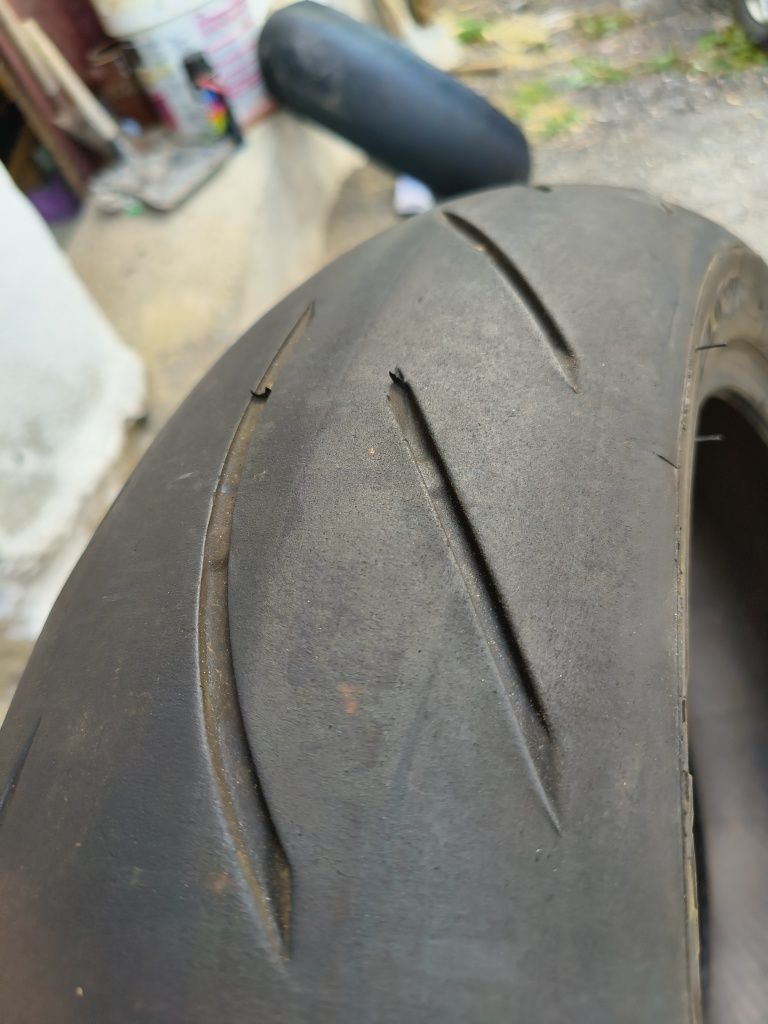 Bridgestone Battlax S21R
210/60/17.