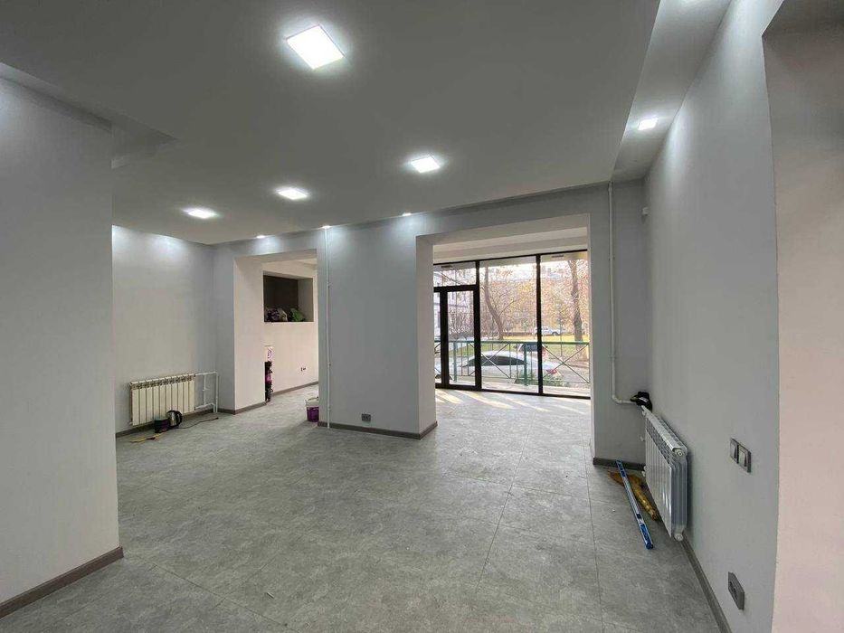 м.Айбек под Офис, Шоурум или Кафе