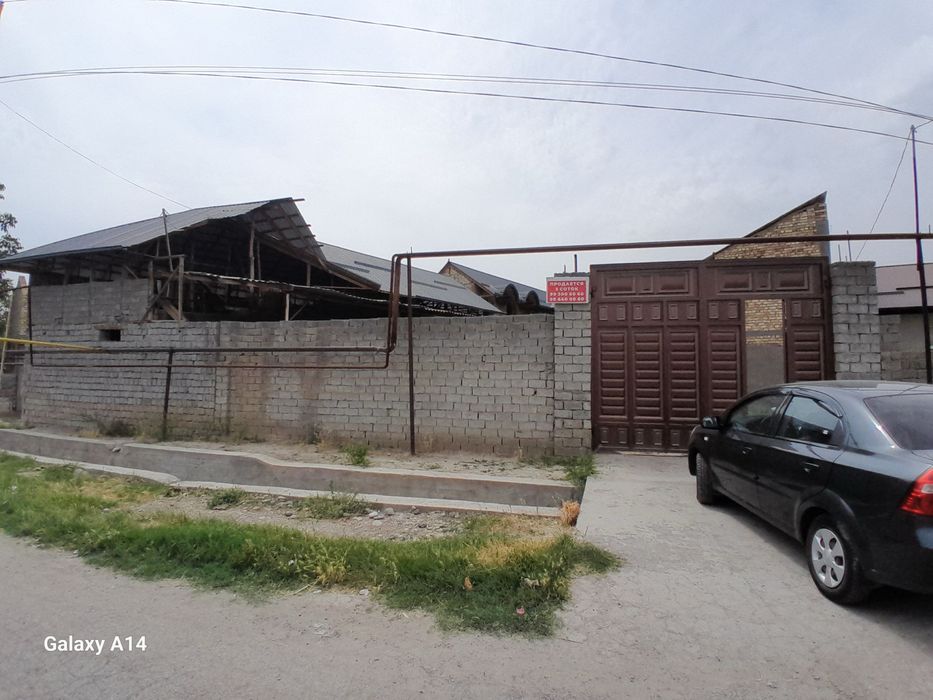 Hovli 3 sotix hamma sharoitlari bor