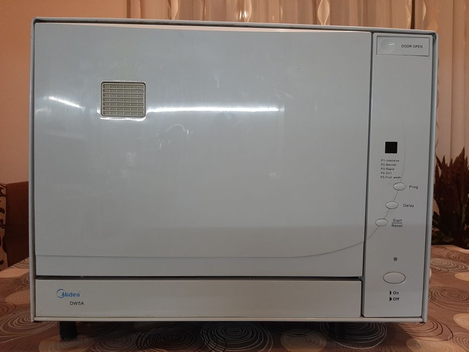 Съдомиялна Midea DW5A, работеща