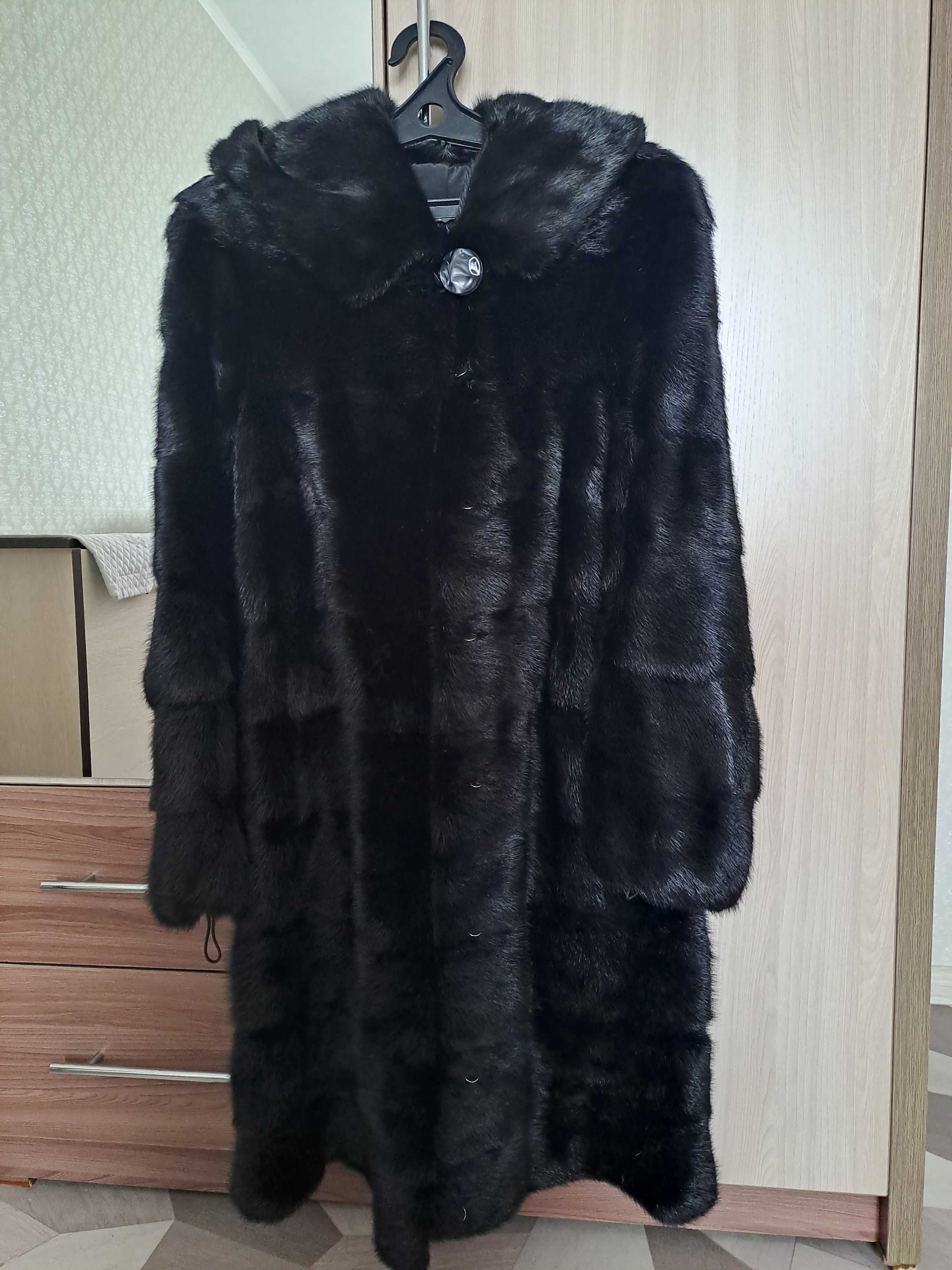Продам норковую шубу, размер 42, б/у
