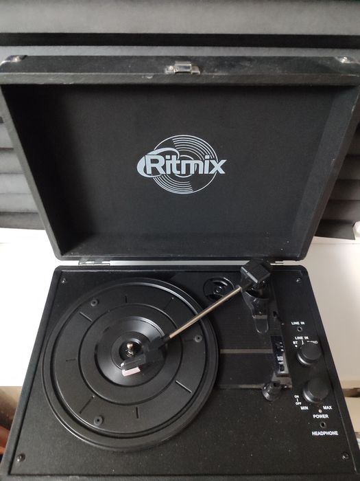 Виниловый проигрыватель