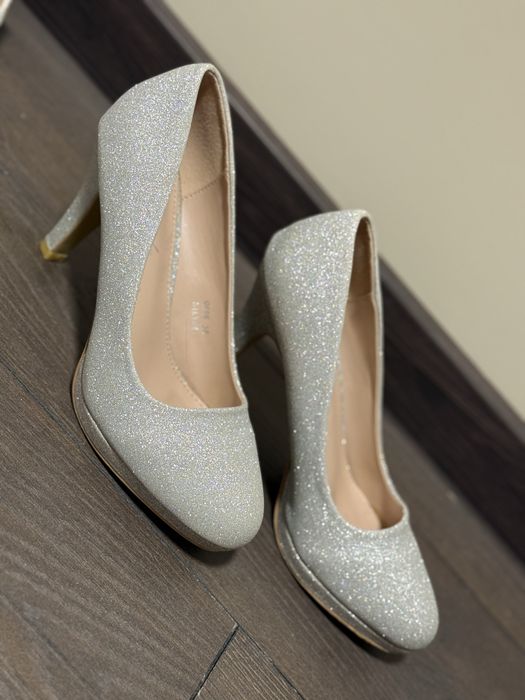 Официални сребристи обувки