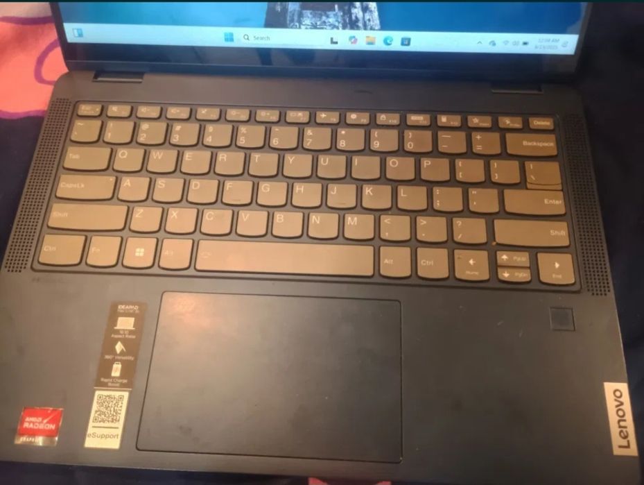 Lenovo IdeaPad Flex 5 14ABR8 - Type 82XX in garanție