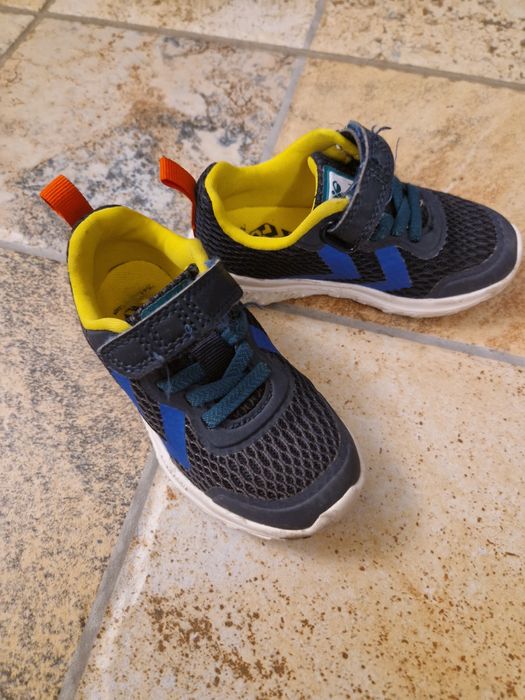 Adidași nr.  24 purtați de cateva ori