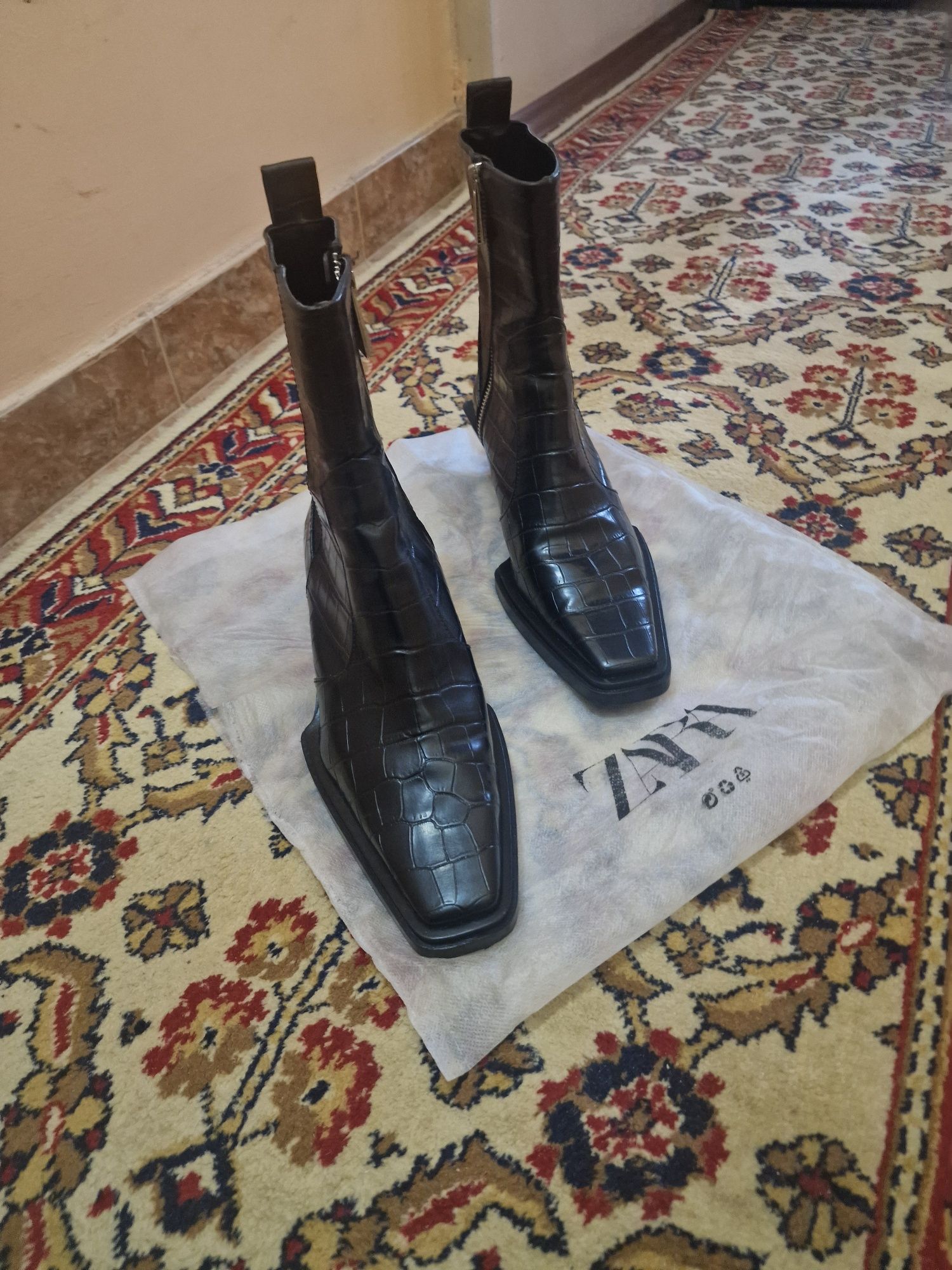 Страхотни боти на Зара
