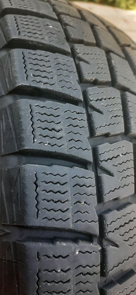 Шины Б/У прошли одну зиму . В идеальном состоянии DUNLOP   японские  ,