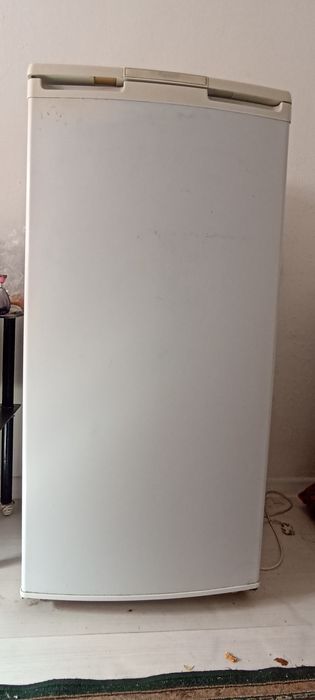 Срочно продам холодильник в хорошем, рабочем состояние.