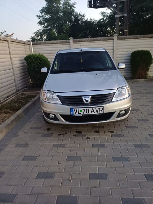 Vând logan benzină
